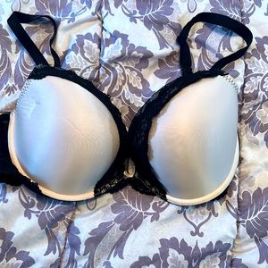 38dd Victoria’s Secret bra
